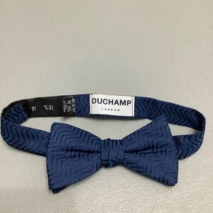 Duchamp London Navy Bow Tie for Men in Silk in excellent condition (W104)